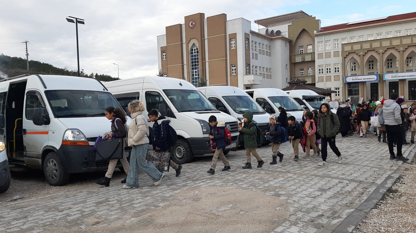 530 öğrencinin taşımalı gittiği okullara polislerden sıkı denetim 