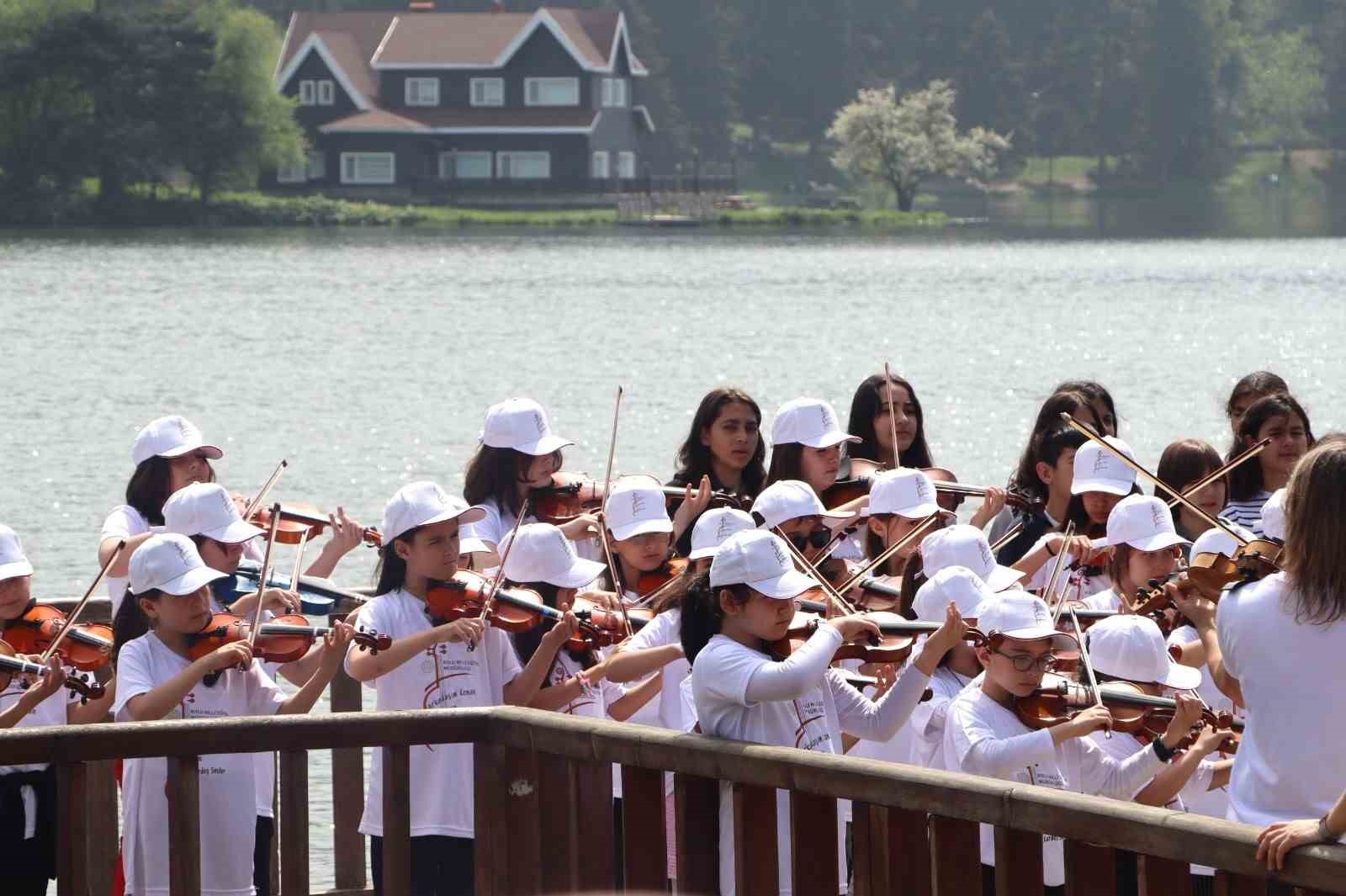 Depremzede küçük müzisyenlerden Bolu’da keman konseri ...BoluNet