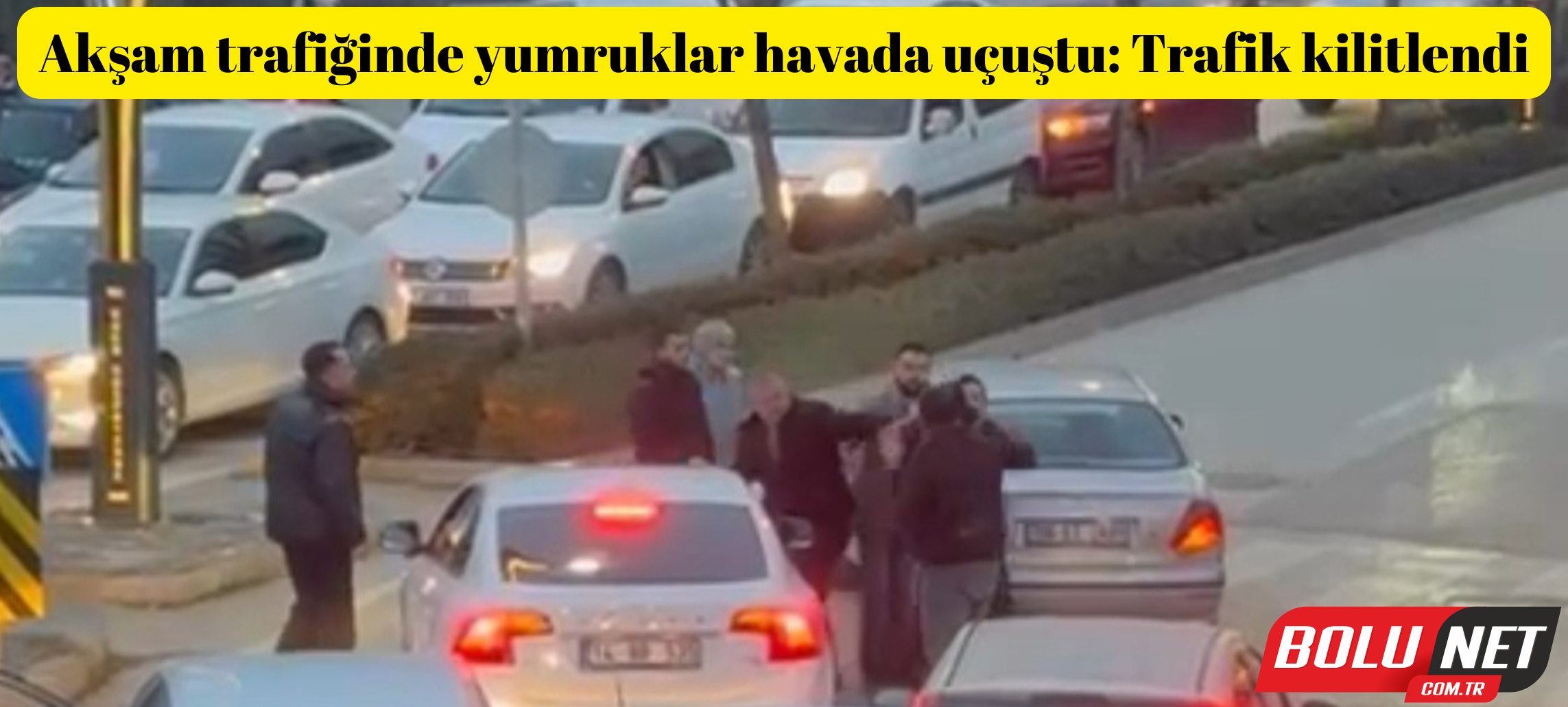 Akşam trafiğinde yumruklar havada uçuştu: Trafik kilitlendi...BoluNet