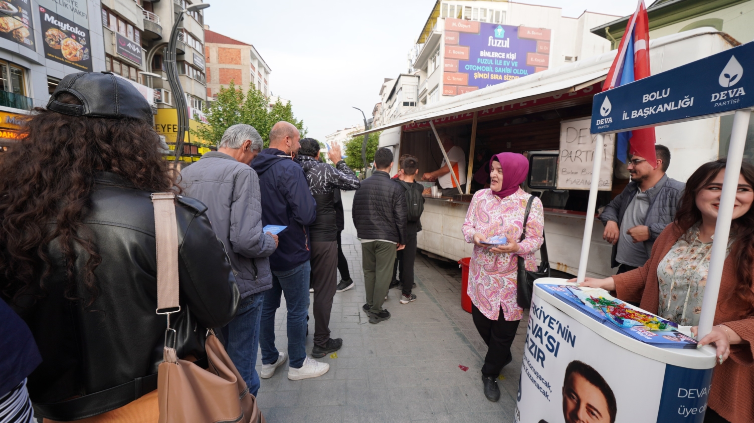 Bolu'da Deva Partisi'nin Halka Tatlı Jestinden Öteye, Cumhurbaşkanlığı Seçimlerine Yönelik Stratejik Bir Hamle...