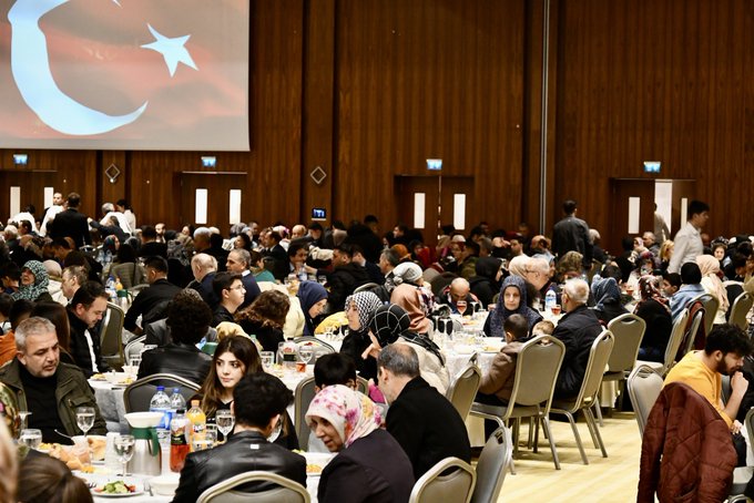 Depremzedeler, Bolu'da iftar yemeğinde buluştu...