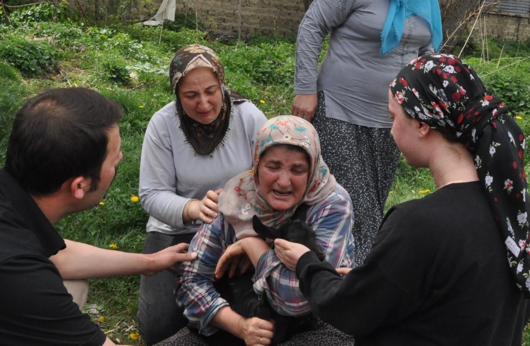 Alevler arasından kurtarılan yavru oğlağına kavuşmuştu: “Dünyayı o an bana verselerdi umurumda olmazdı” ...BoluNet