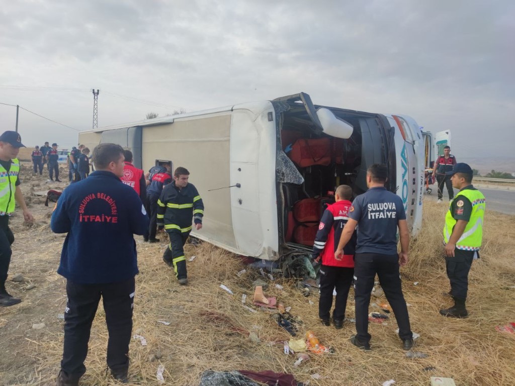 Amasya’daki yolcu otobüsü devrildi: 6 ölü, 33 yaralı