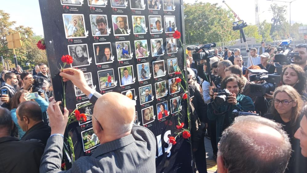 Ankara Garı saldırısında hayatını kaybedenler 8.yılında törenle anıldı 