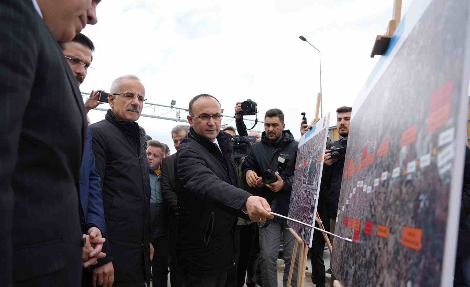 Bakan Uraloğlu’ndan Bolu’ya 4 köprülü kavşak müjdesi...BoluNet