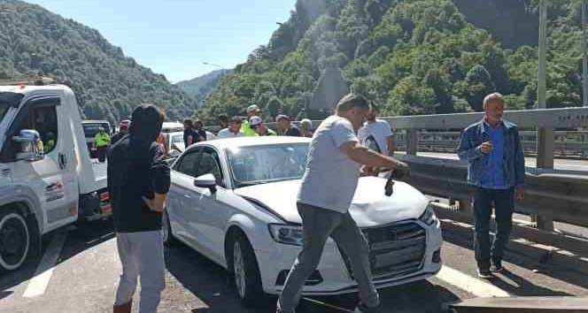 Bayram dönüş trafiğinde 18 araç birbirine girdi