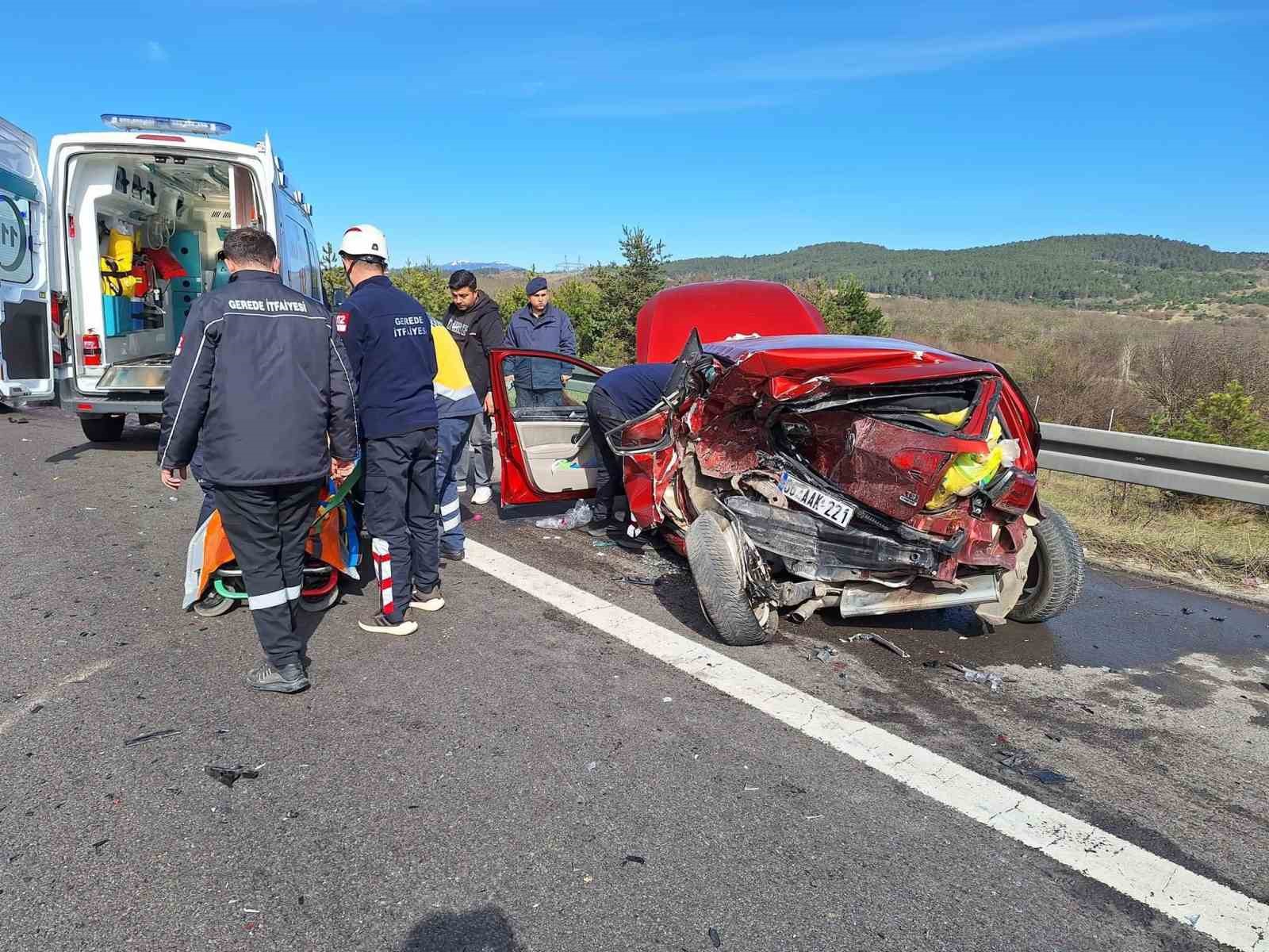 Bayram tatili yolunda kaza: 3 yaralı ...BoluNet