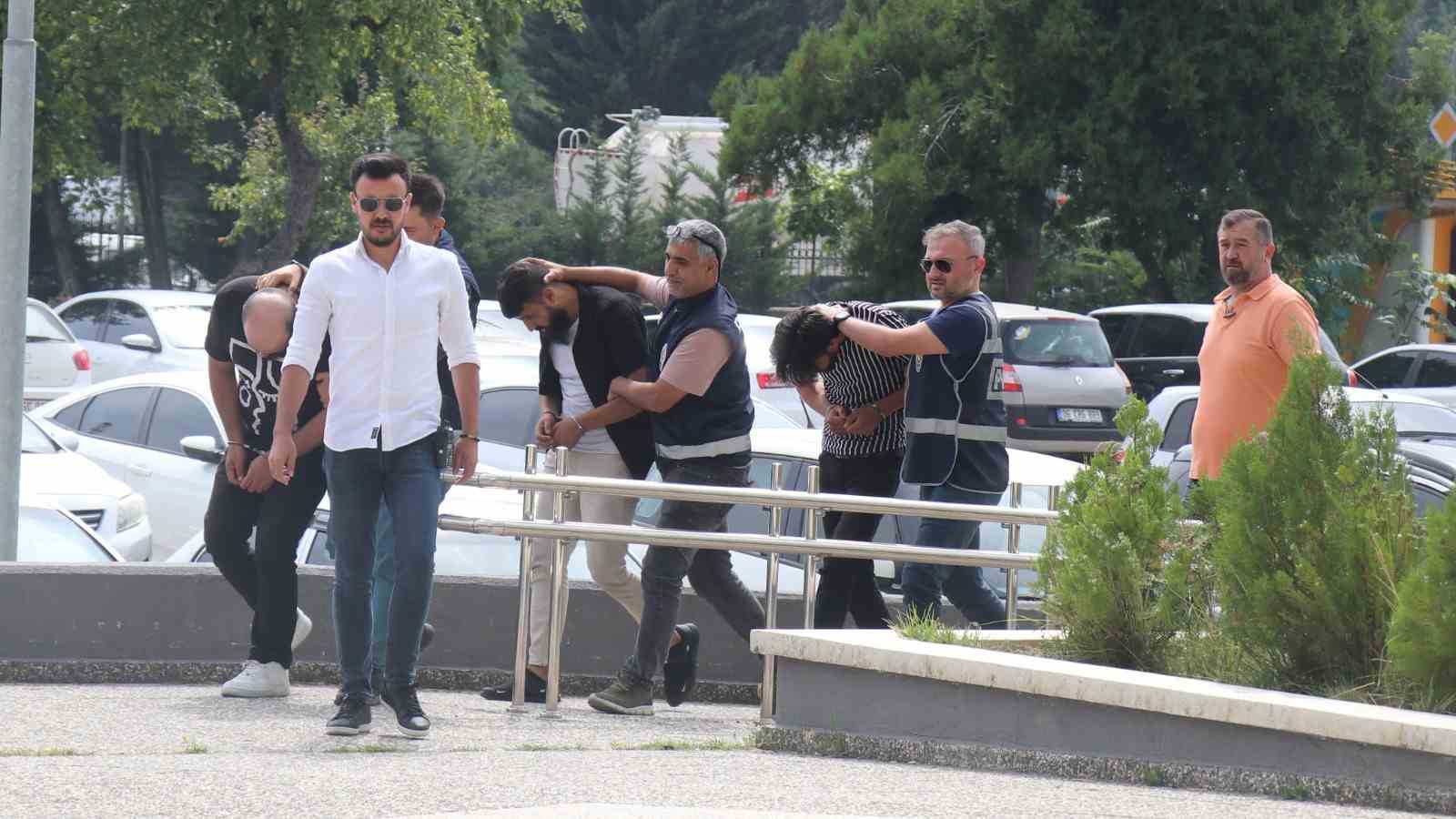 Bolu’da dolandırıcılık yapan 3 yabancı uyruklu şahıs tutuklandı 