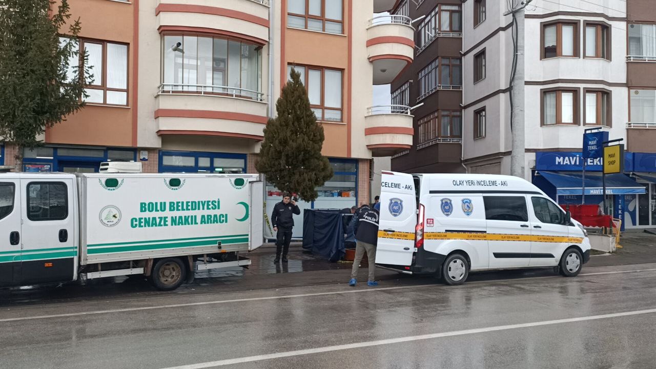 Bolu’da hava almak için çıktığı balkondan düşen 91 yaşındaki adam hayatını kaybetti:..BoluNet