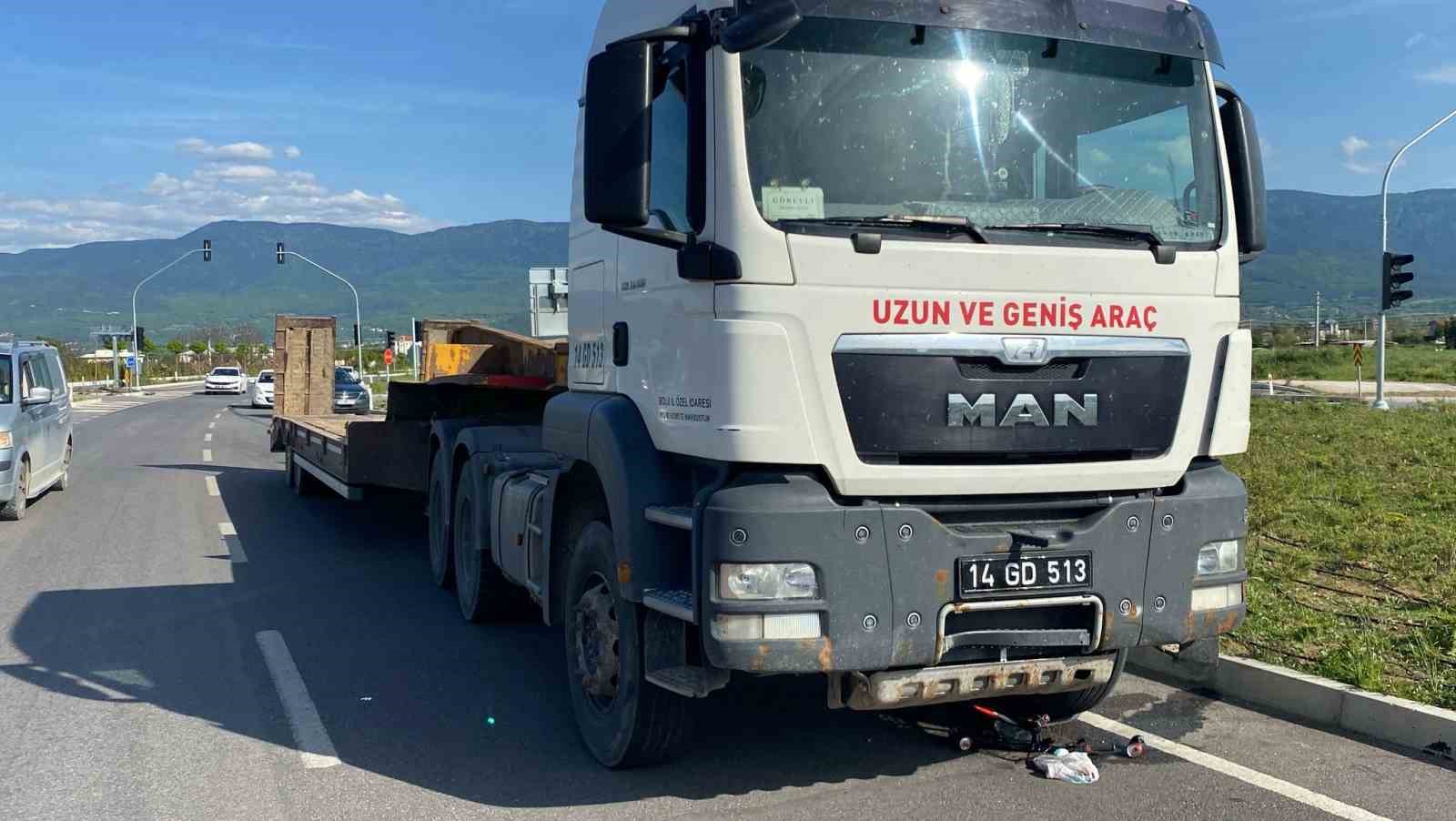 Bolu’da kırmızı ışıkta geçen bisikletli tırın altında kaldı: Genç sürücü ağır yaralı...BoluNet
