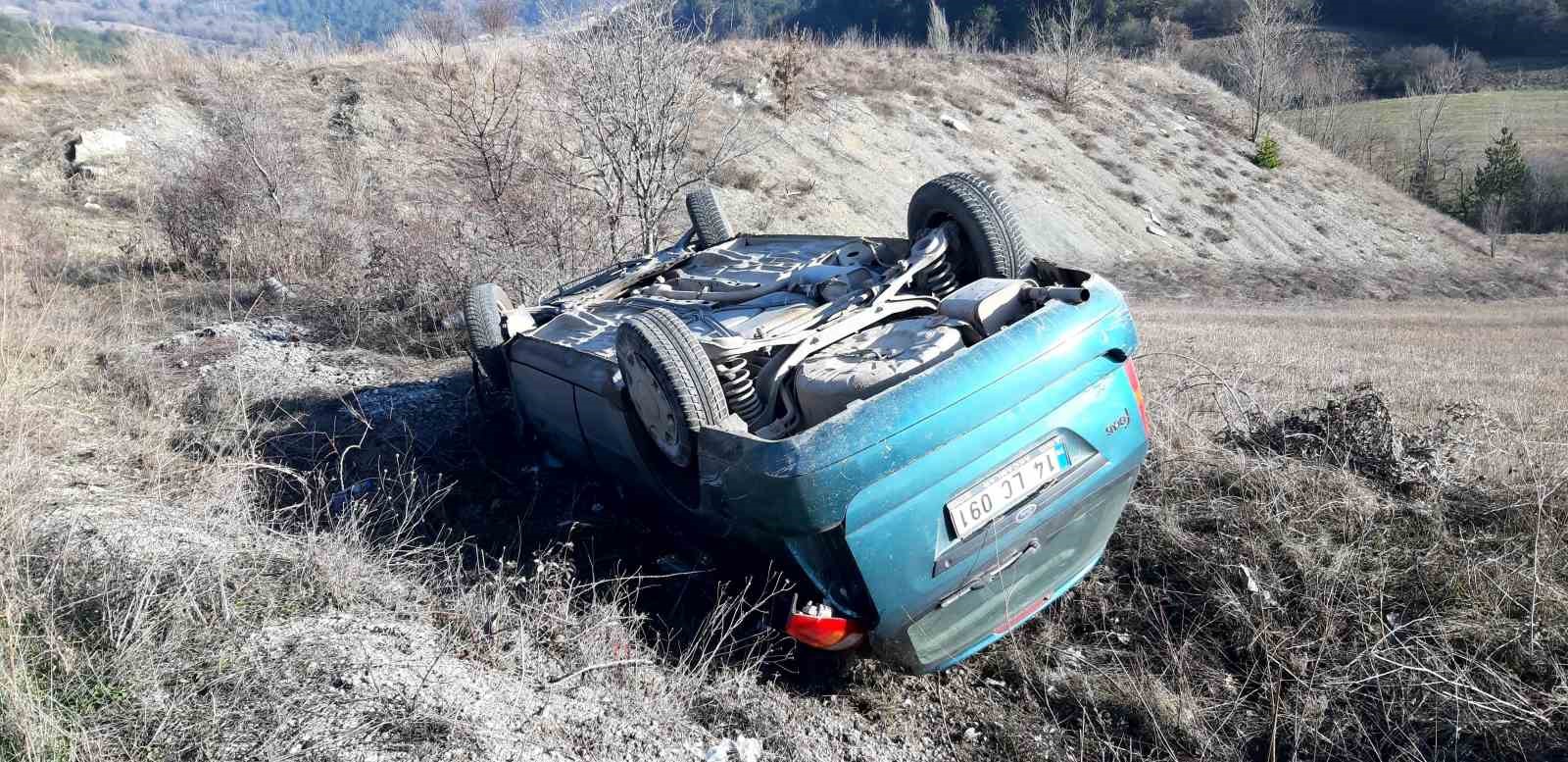 Bolu’da otomobil şarampole devrildi: 2 yaralı...BoluNet