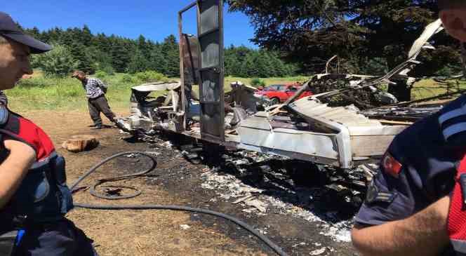 Bolu’da tüpün patlaması ile yangın çıkan karavan kül oldu 