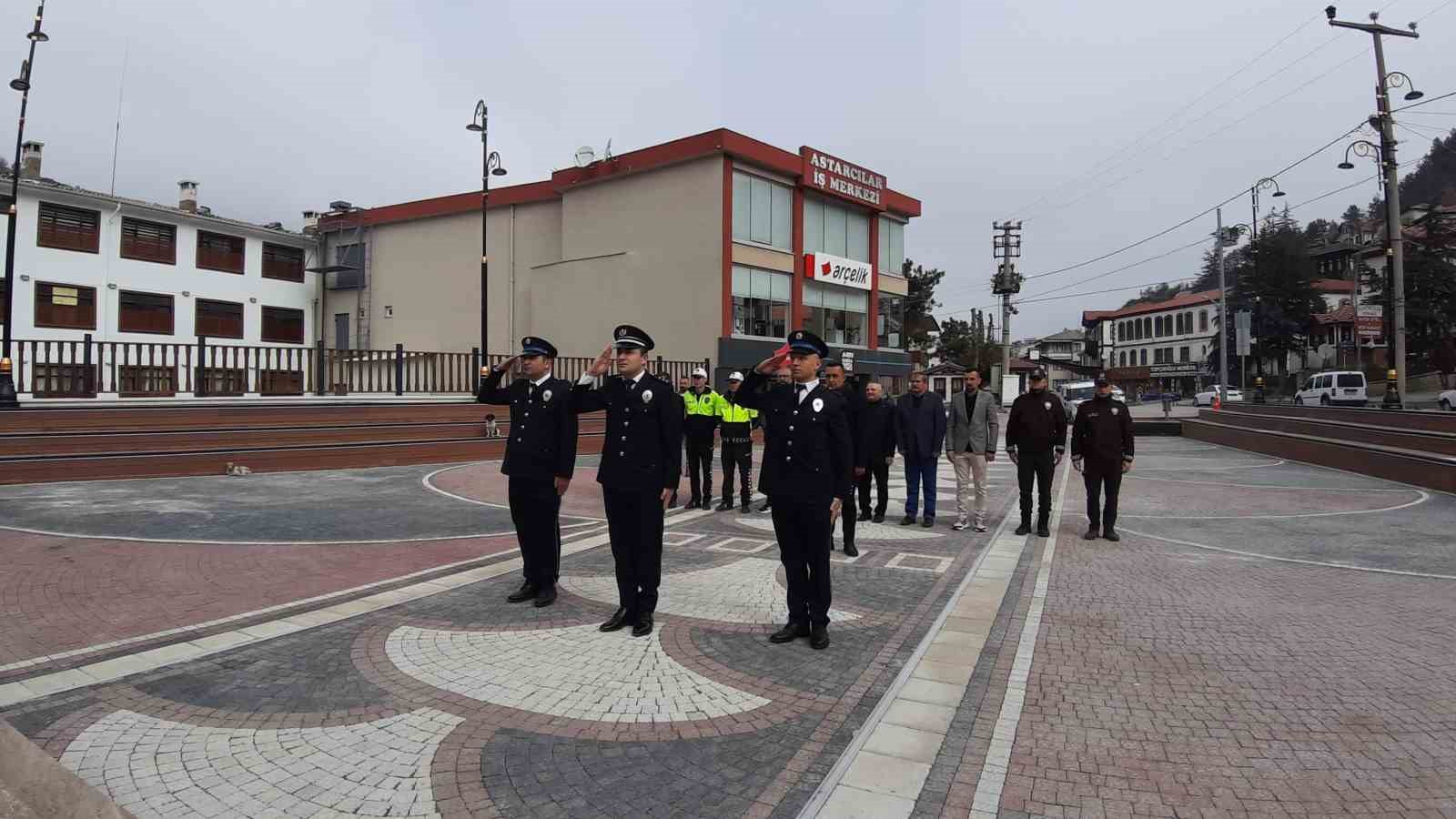 Bolu’da Türk Polis Teşkilatı’nın 179. kuruluş yıl dönümü için çelenk sunma töreni düzenlendi ...BoluNet