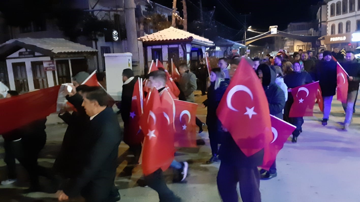 Bolu’da vatandaşlar şehitler için yürüdü...BoluNet