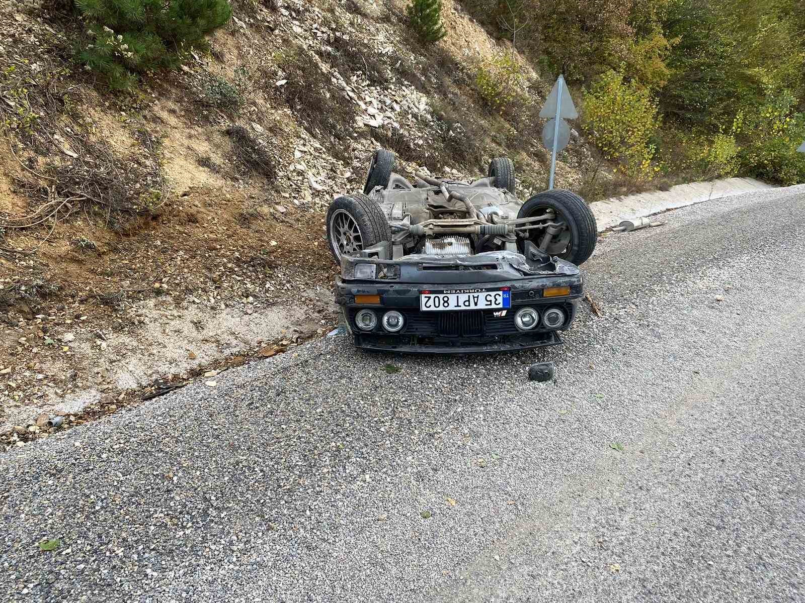 Bolu’da virajı alamayan otomobil takla attı: 2 yaralı 