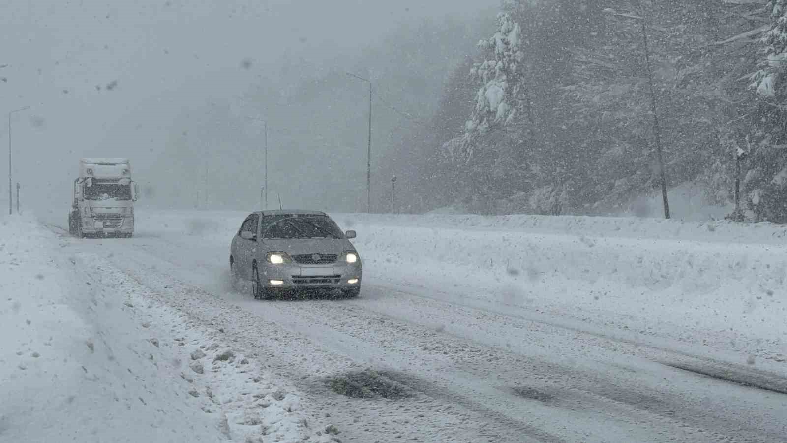 Bolu Dağı’nda kar yağışı etkili oluyor: Kar kalınlığı 75 santimetreyi aştı ...BoluNet