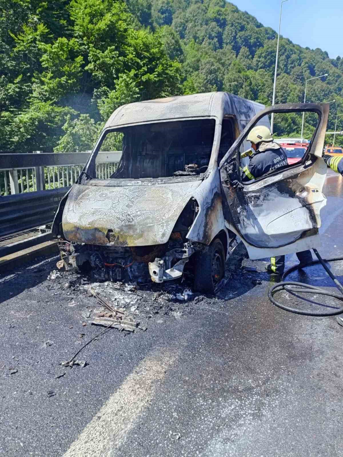 Bolu Dağı’nda minibüs alev alev yandı ...BoluNet