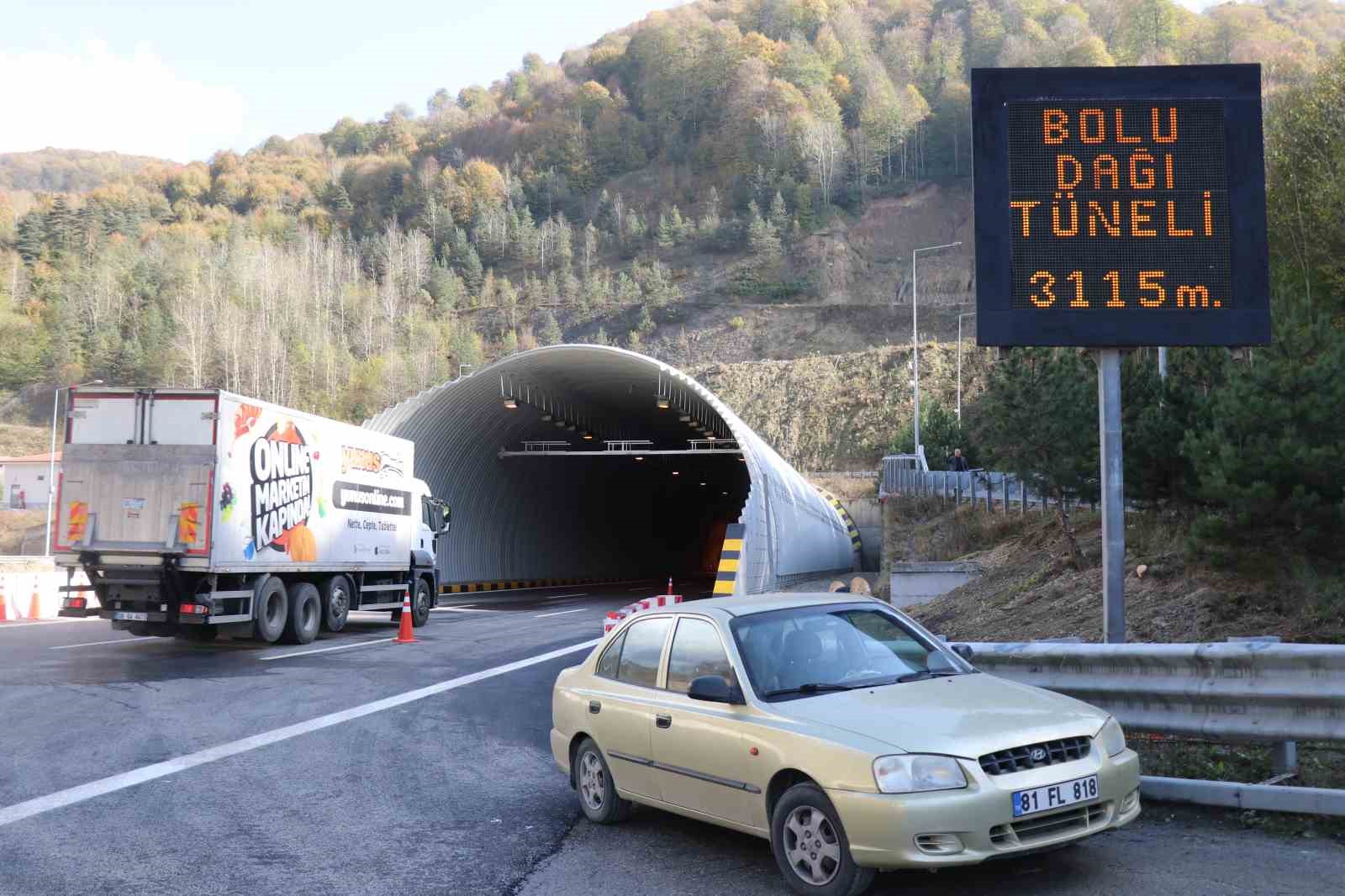 Bolu Dağı Tüneli’nden araçlar geçmeye başladı 