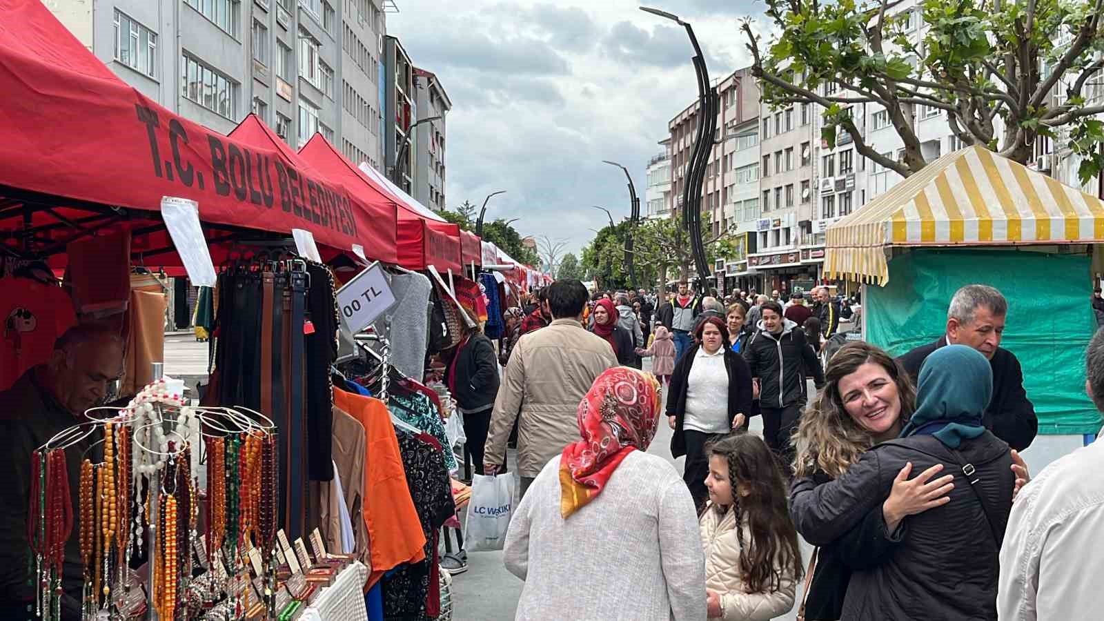 Bolu’nun ‘Babası’ 35’nci şükran günlerinde anıldı: “İzzet Baysal ismini Bolu’dan çıkardığımızda geriye bir hiç kalır”...BoluNet