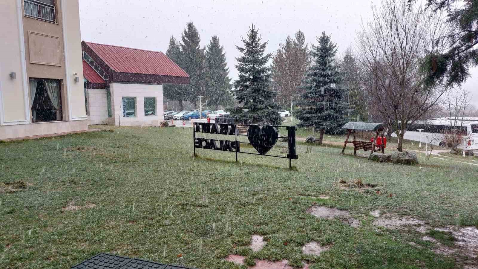 Bolu’nun doğa harikası Abant’ta kar yağışı başladı...BoluNet