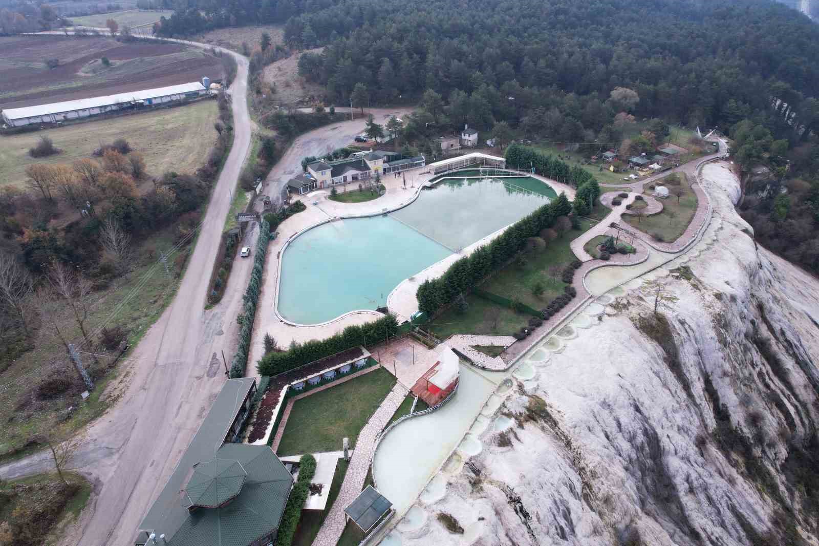 Bolu’nun Pamukkale’si Akkaya Travertenleri doğasıyla yaz kış vatandaşların ilgisini çekiyor 