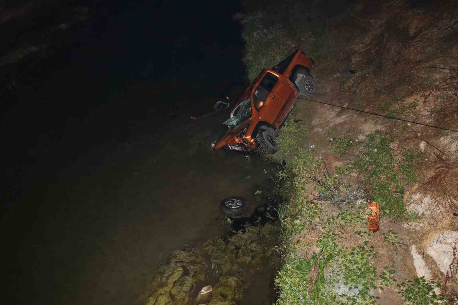 Büyüksu Deresi’ne pikapla uçtular: 1 ölü, 3 yaralı 