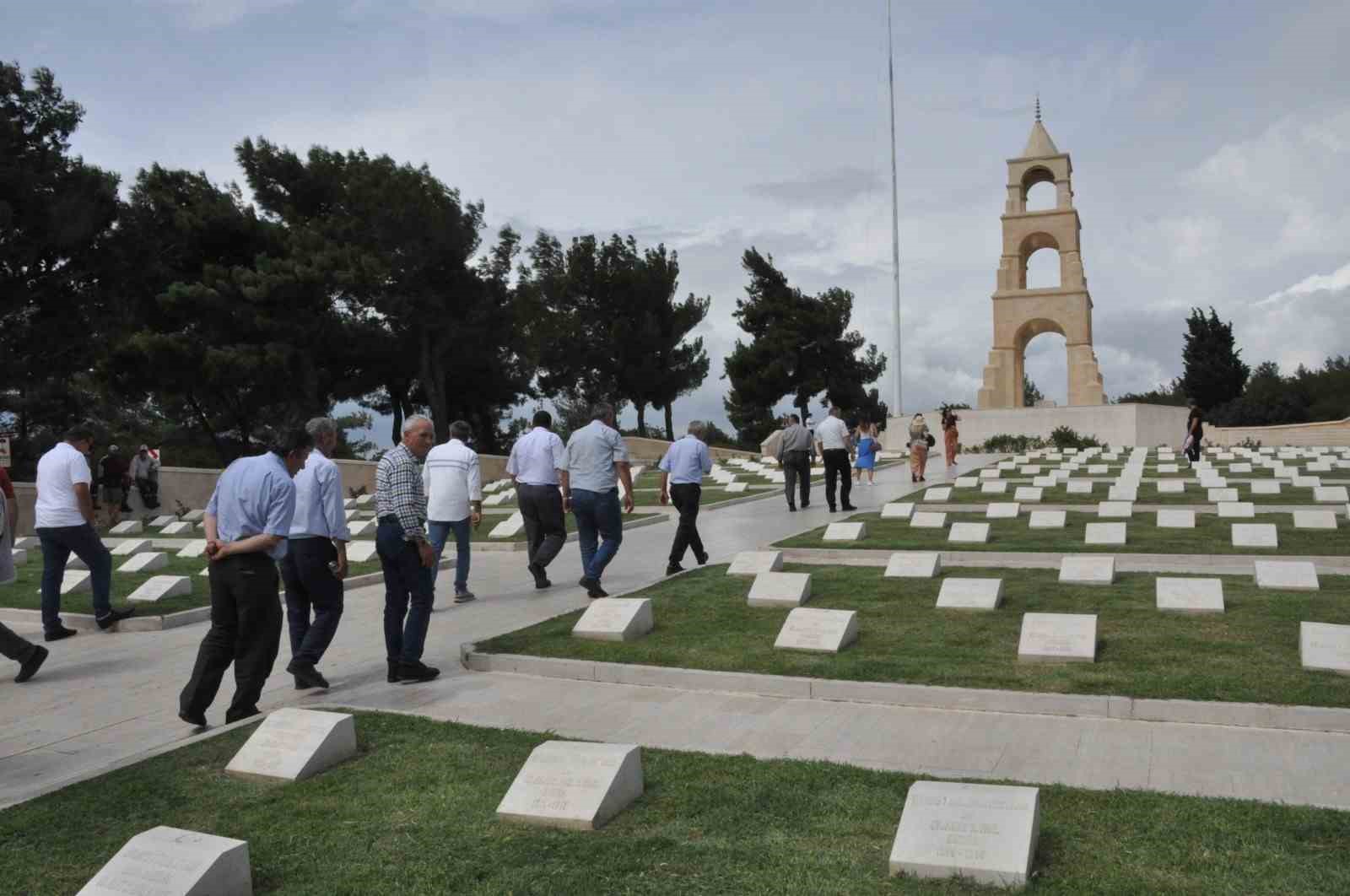 Çanakkale’de şehit düşen dedelerini unutmadılar 