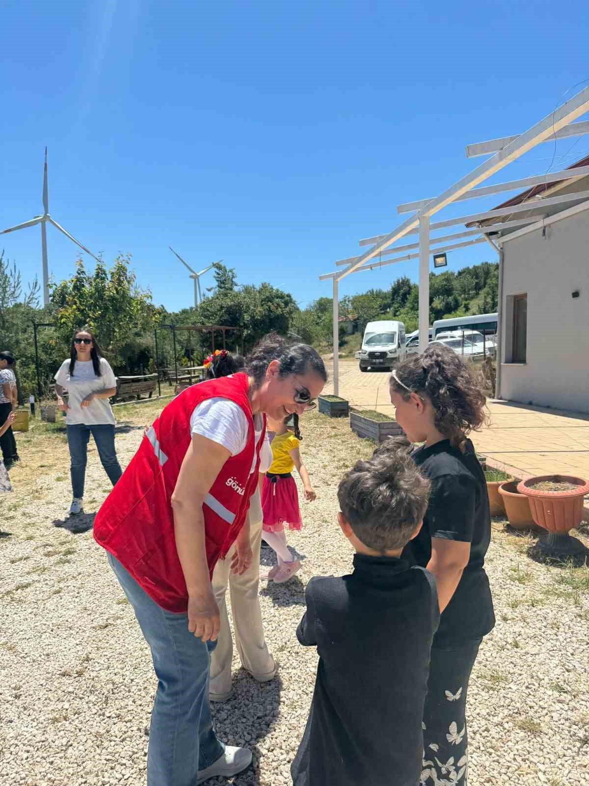 Depremzede çocukların yüzünü güldürdüler ...BoluNet