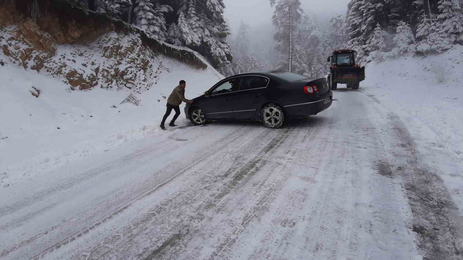 Doğa harikası Abant’ı görmek isterken yolda kaldılar.BoluNet