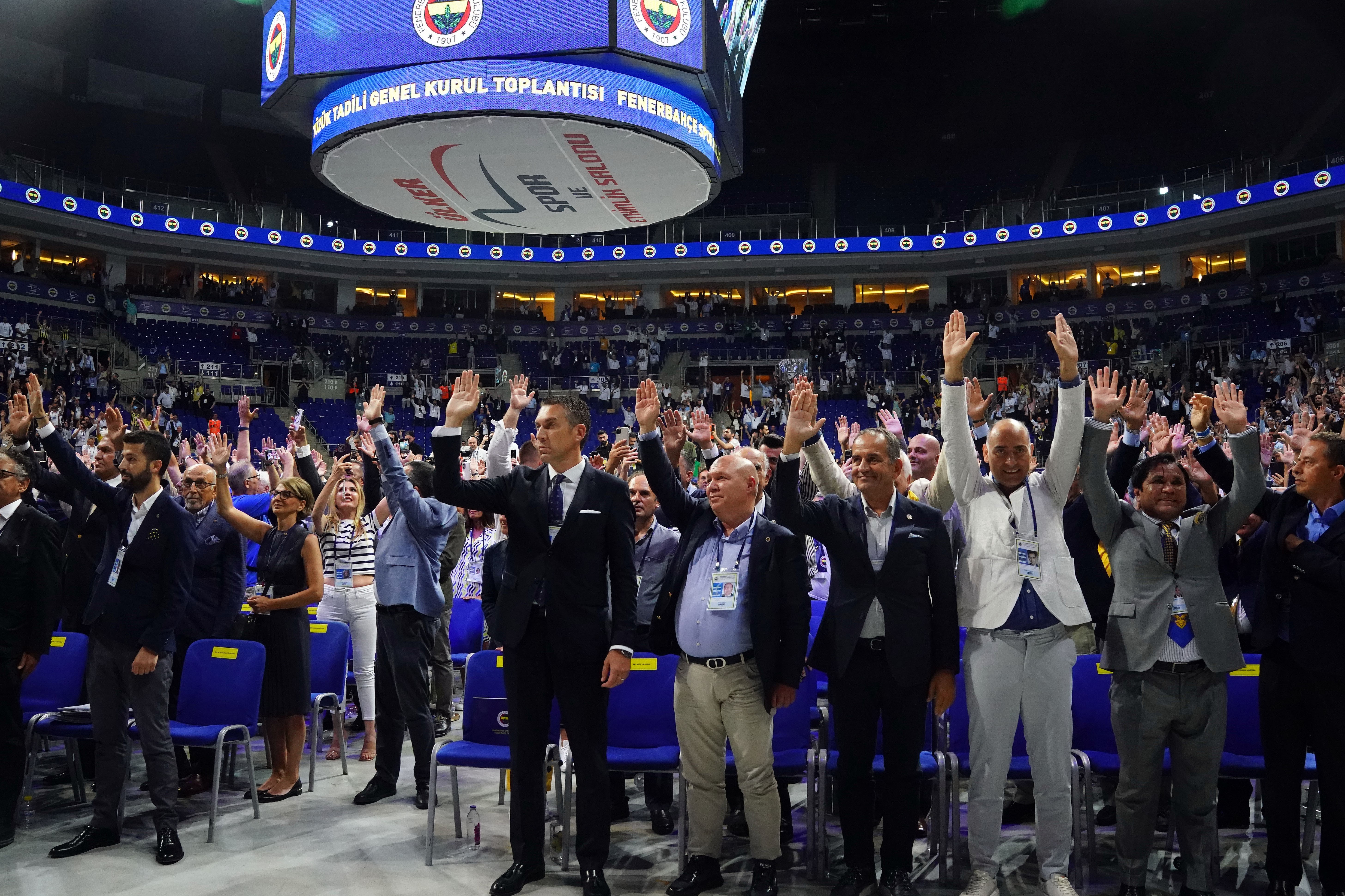 Fenerbahçe Stadı’nın isim değişikliği için yönetime yetki verildi 