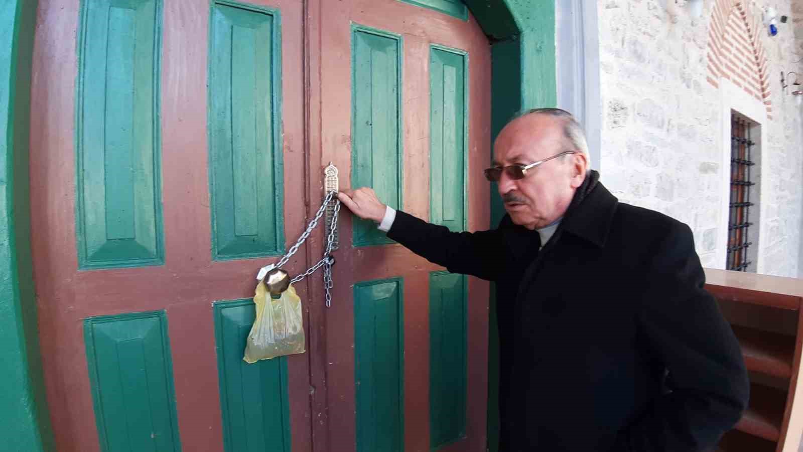 Geçen hafta açılan cami yeniden kapandı: Cuma namazına gelenler geri döndü...BoluNet