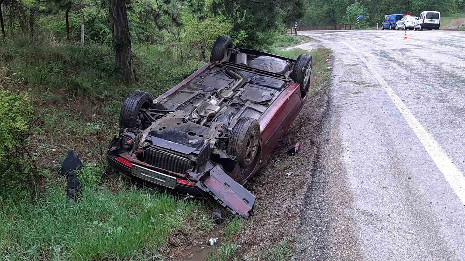 Hastaneye giden çiftin otomobili takla attı: 1 yaralı...BoluNet