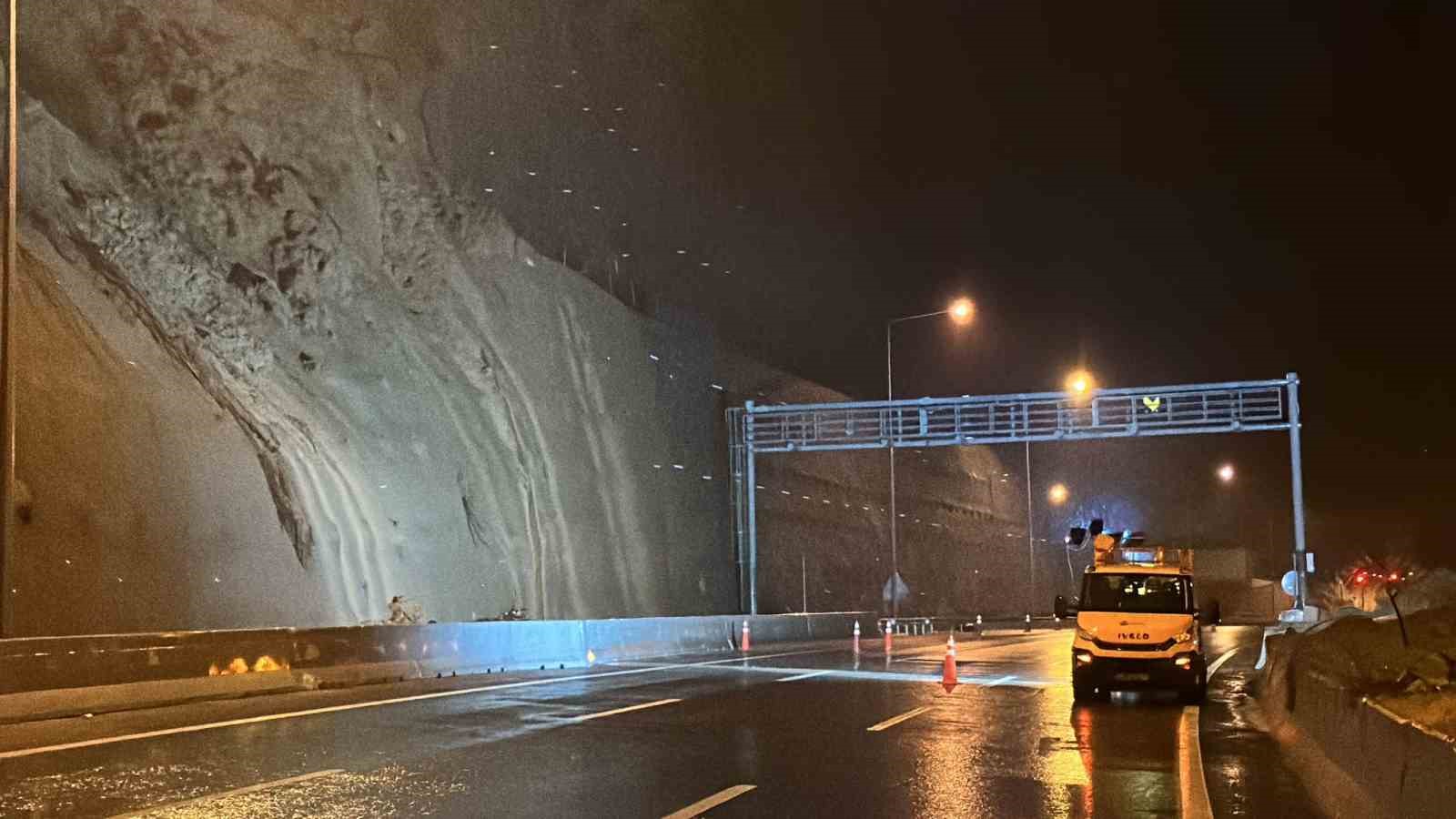 Heyelan riski nedeniyle trafiğe kapanan Bolu Dağı Tüneli’nde son durum 