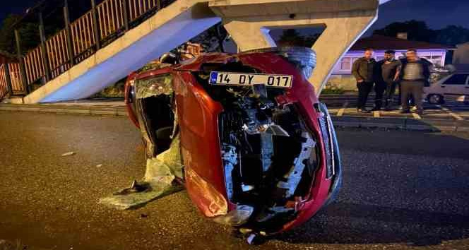 Hurdaya dönen otomobilin içinden çıkarak olay yerinden kaçtı