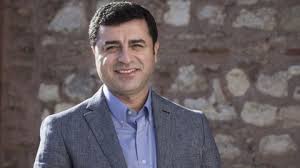 Selahattin Demirtaş, Aktif Politikayı Bırakıyor: Twitter'dan Yapılan Açıklama Türkiye'nin Siyasi Tablosunu Nasıl Etkileyecek?