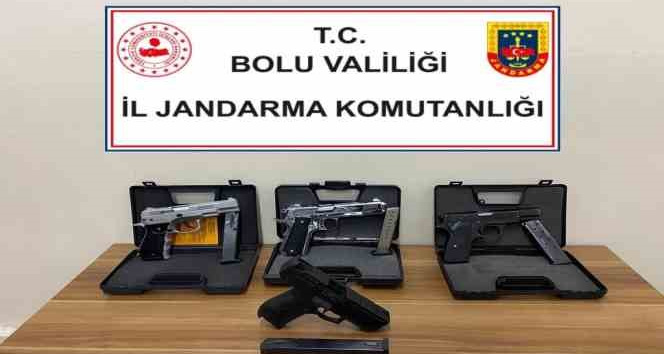 Jandarma ekiplerinin şok uygulamasına takıldılar: 4 ruhsatsız tabanca ele geçirildi