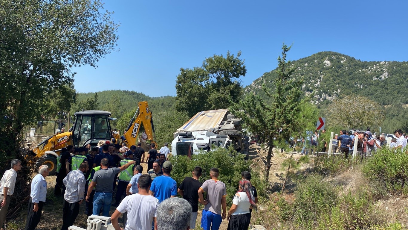 Kahramanmaraş’ta freni patlayan kamyon kalabalığın arasına daldı: 5 ölü, 25 yaralı 