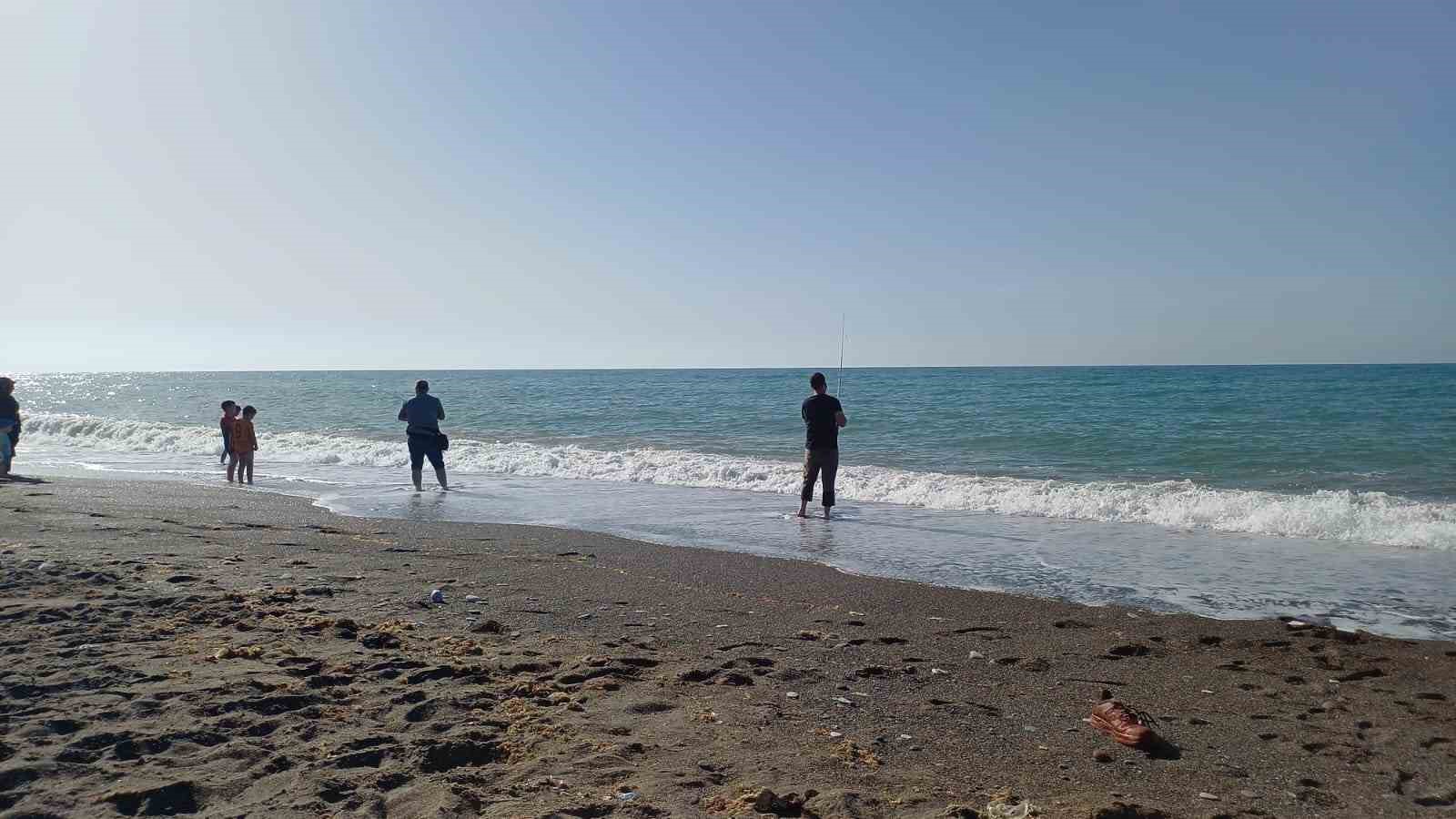 Karadeniz’de denize girmek yasaklandı, sahiller balıkçılara kaldı ...BoluNet