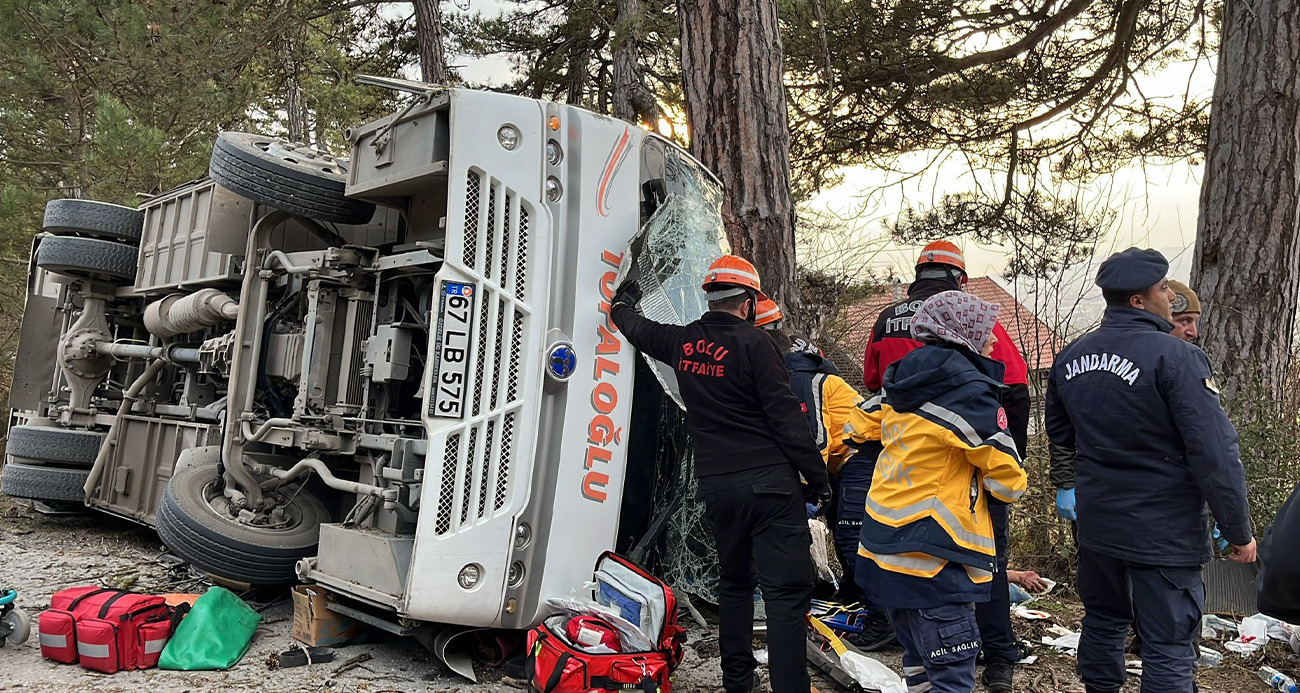 Kartalkaya yolunda freni boşalan minibüs devrildi: 14 yaralı...BoluNet