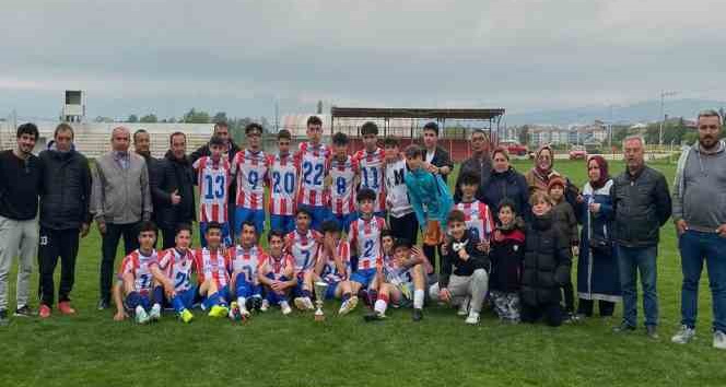 Kıbrıscıkspor U-15'te namağlup şampiyon oldu