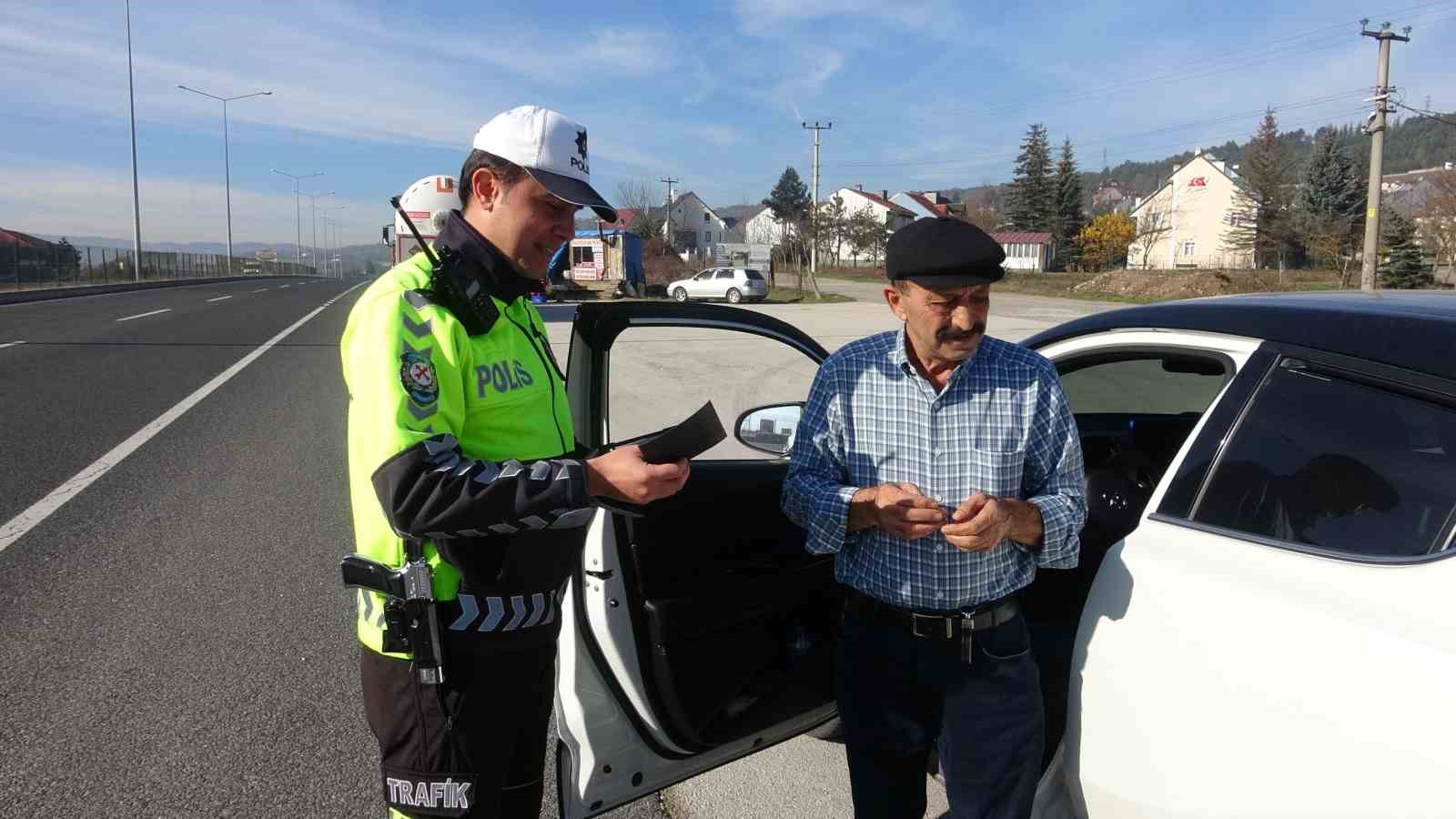 Kırmızı ışıkta geçtiler: “Sizin lambanız geç yandı” ...BoluNet