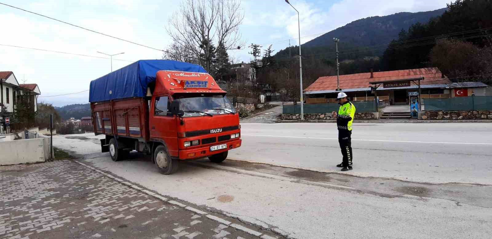 Kış lastiği olmayan araçlar polis denetimine takıldı...BoluNet