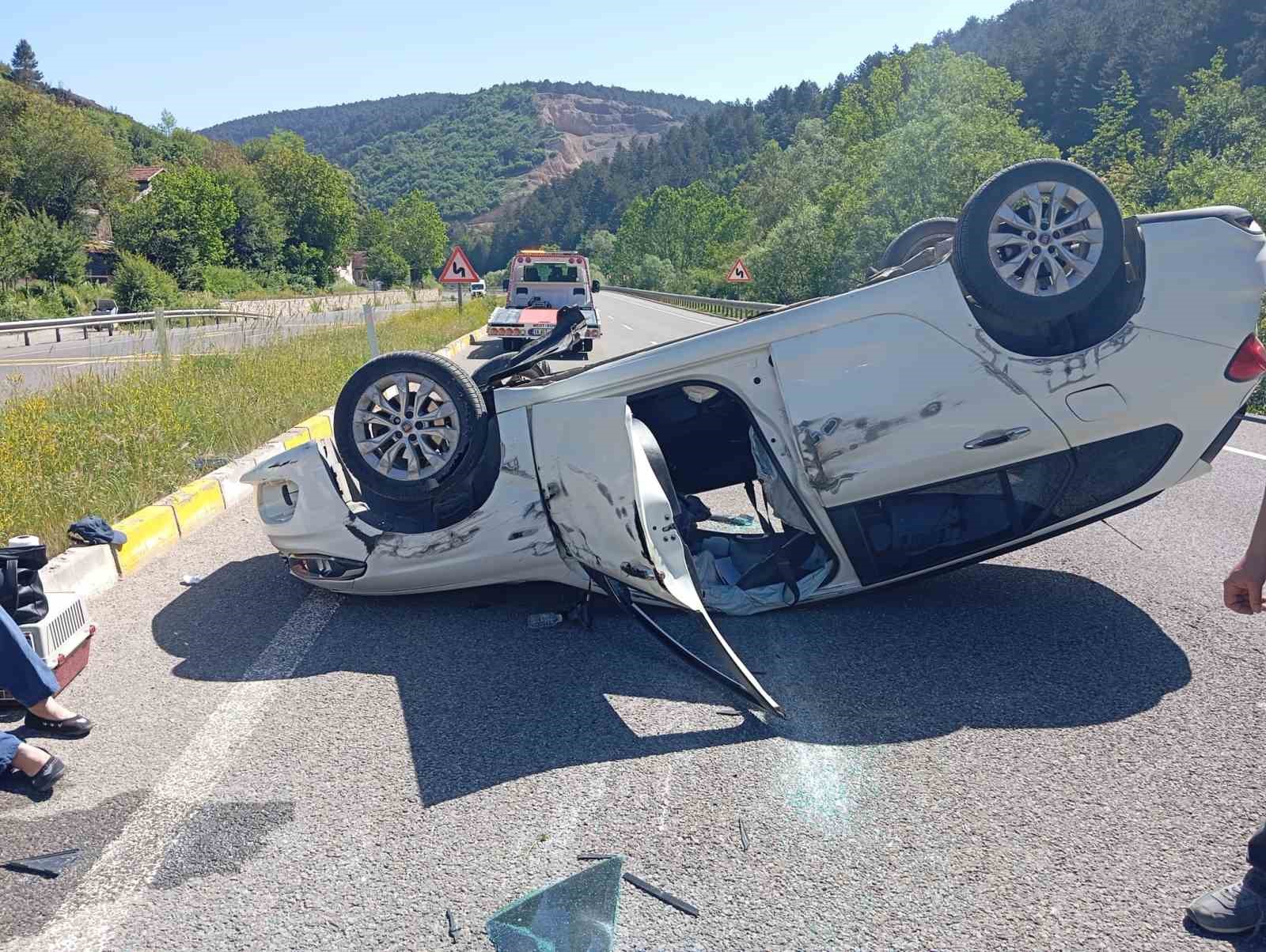 Kontrolden çıkan otomobil takla attı: 2 yaralı ...BoluNet