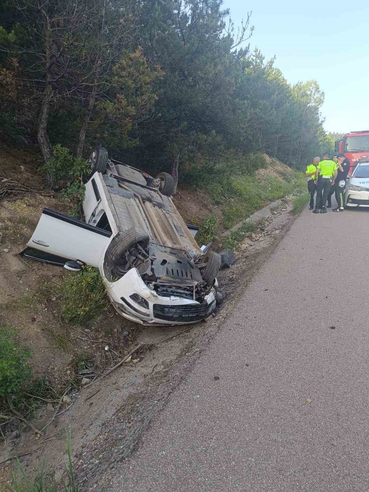 Kontrolden çıkan otomobil takla attı: 3 yaralı ...BoluNet