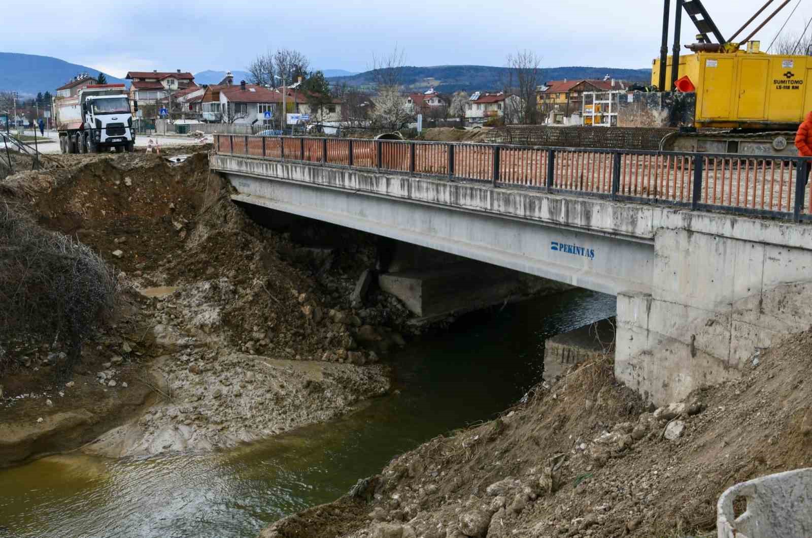 Köprü yapımında çalışmalar büyük ölçüde tamamlandı...BoluNet