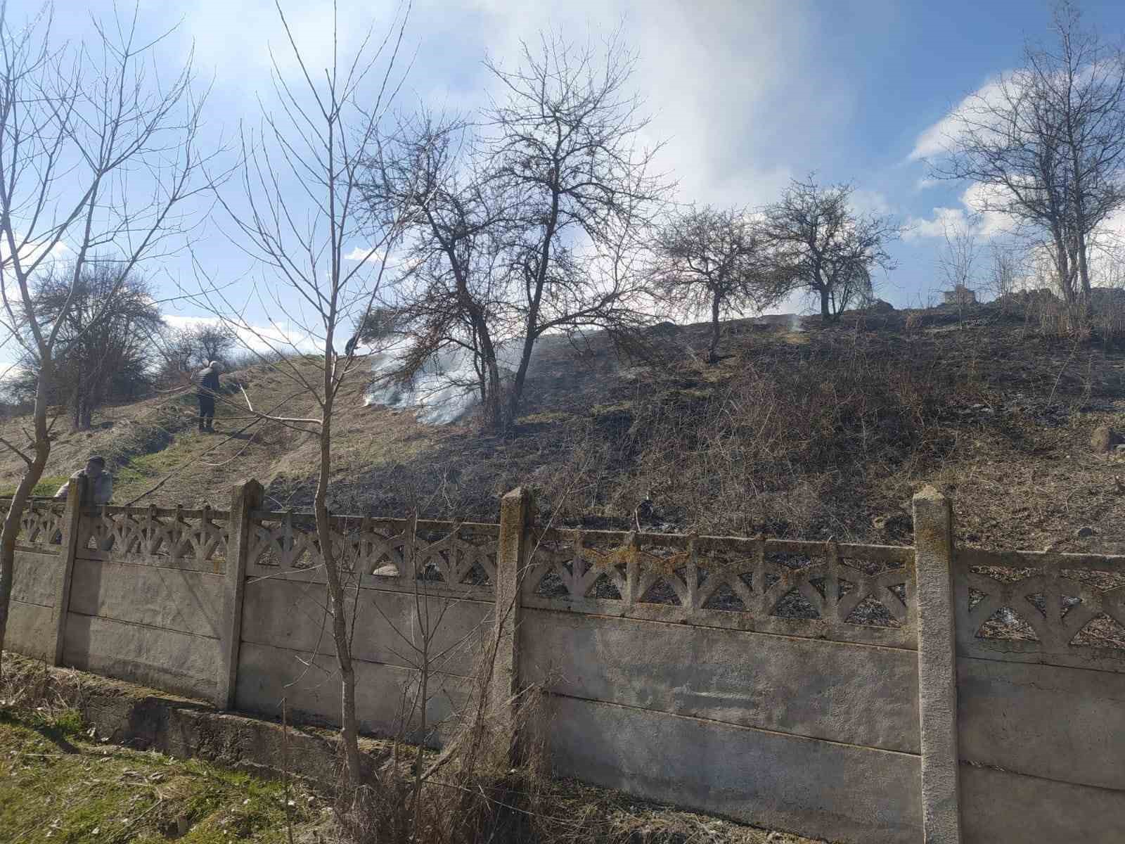 Mezarlıkta otlar alev alev yandı...BoluNet