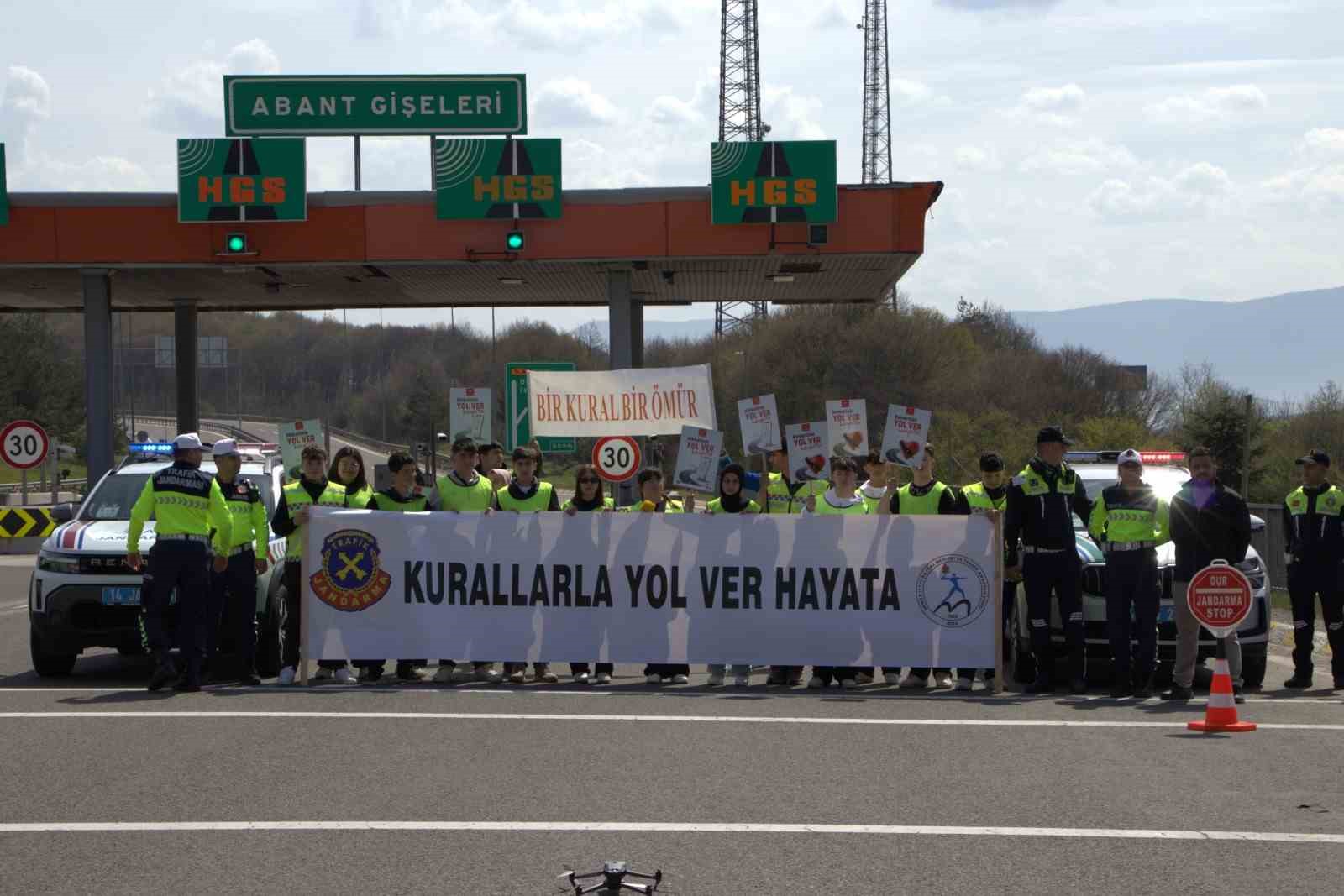 Öğrenciler trafik jandarması oldu ...BoluNet