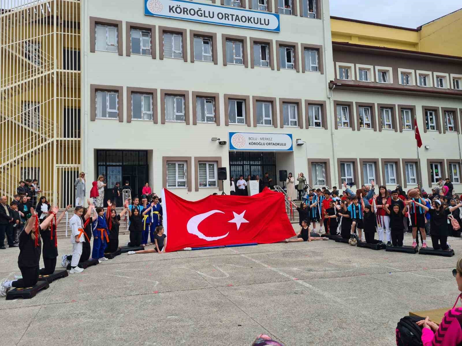 Öğrencilerden muhteşem 19 Mayıs gösterileri ...BoluNet