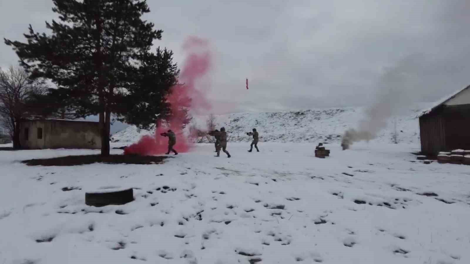 Orgeneral Bayraktaroğlu Bolu Komando Tugayını ziyaret etti...BoluNet