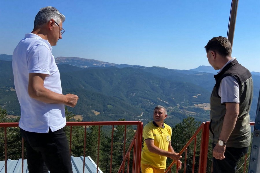 Orman personeli yangın gözetleme kulelerinde hazırda bekliyor 